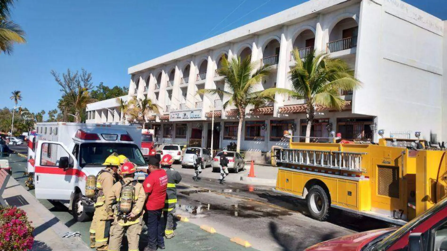 Incendio hotel Los Arcos controlado